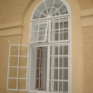 Aussenfenster mit vielen Fensterflügel